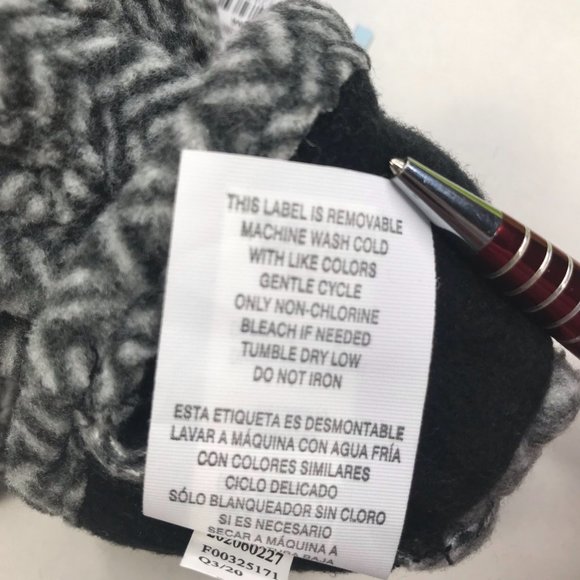 Cat and Jack Girl's Gloves and Hat Zig Zag Gray Green Pom New - Picture 5 of 14